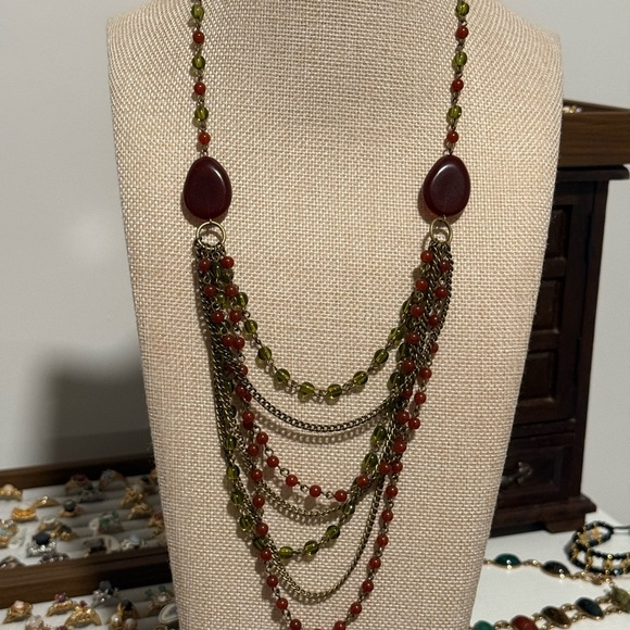 AVON | Green and Red Beaded Necklace - Picture 2 of 6